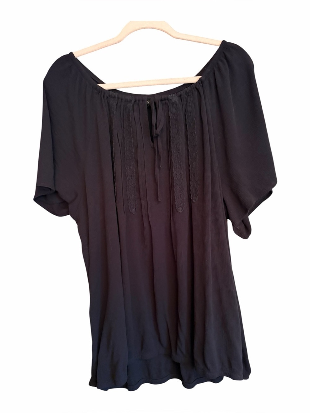 Torrid Plus Size - Crinkle Gauze Flutter
Sleeve Top -Tie Neck-Size 3X - Picture 2 of 10